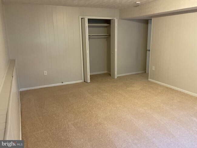 Building Photo - 8904 Grass Valley Ct