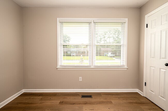 Building Photo - 204 Wildwood Rd