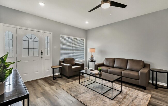 Building Photo - Beautiful 4 bed 4 bath