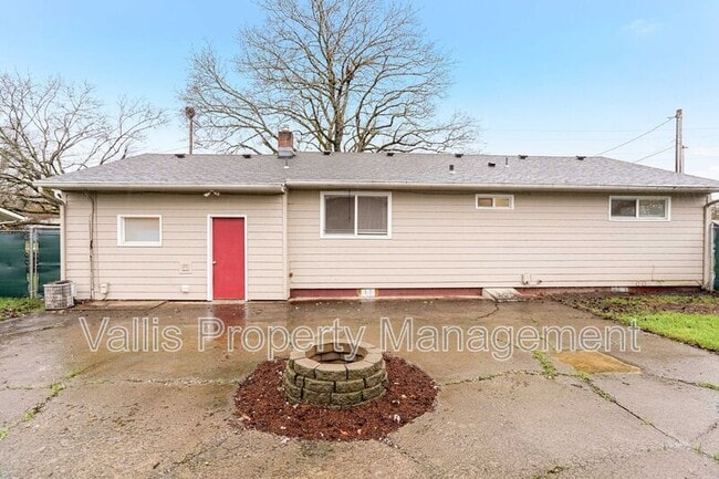 Building Photo - 389 Appleblossom Ave N