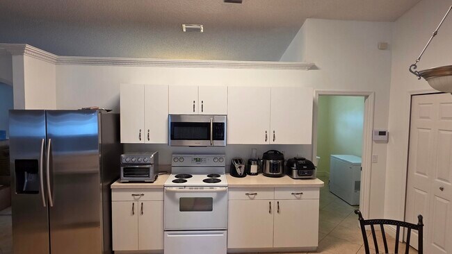 Building Photo - 6448 NW Colgate St