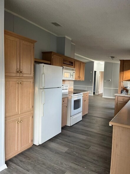 Building Photo - 12070 Clark Ln