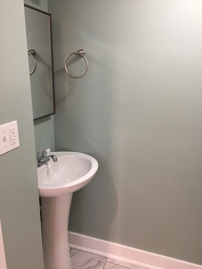 Building Photo - 3 Bedroom House for Rent