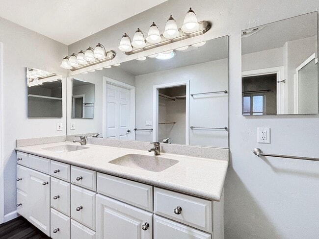 Building Photo - Beautiful 3BD/2BA House in Clairemont W/ W...
