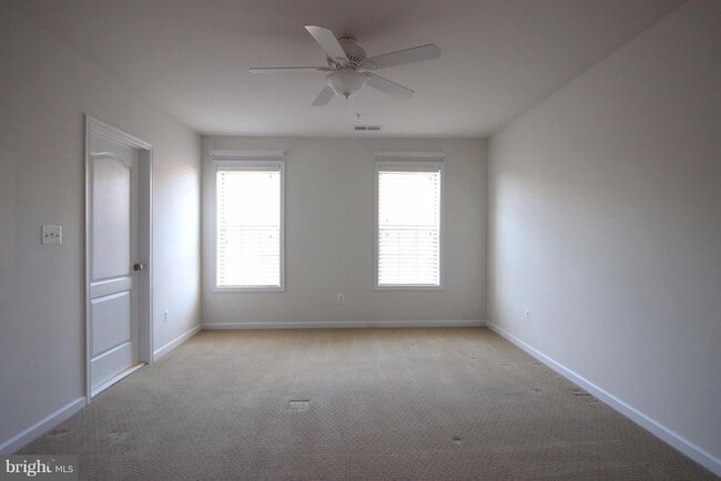 Building Photo - 43125 Shore Square