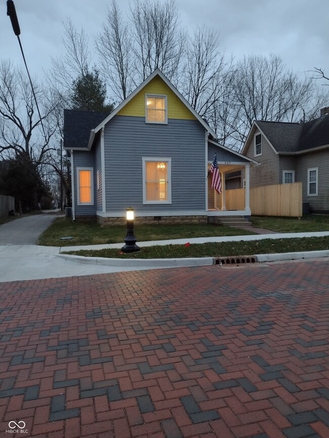 Building Photo - 449 Yandes St