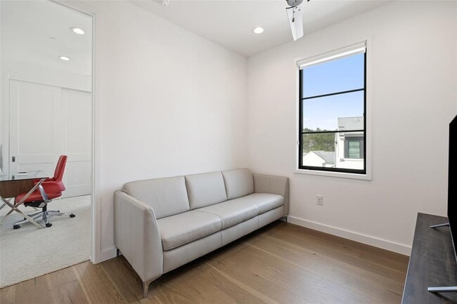 Building Photo - 705 Ariana Ct