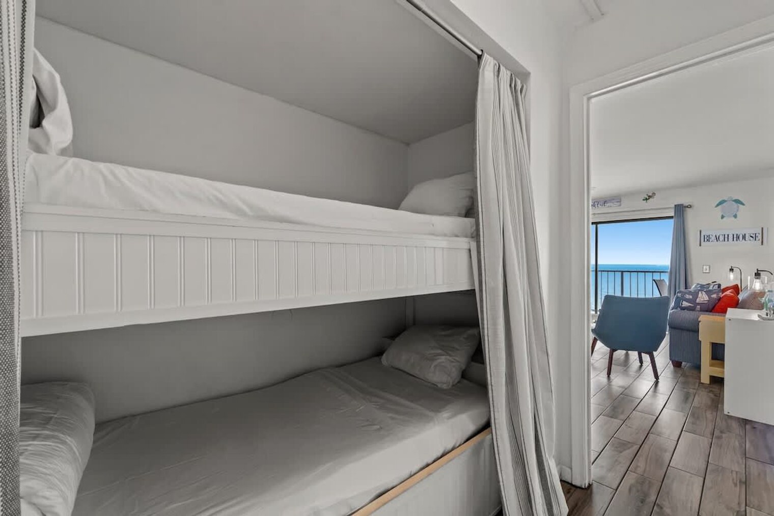 Building Photo - 8743 Thomas Dr