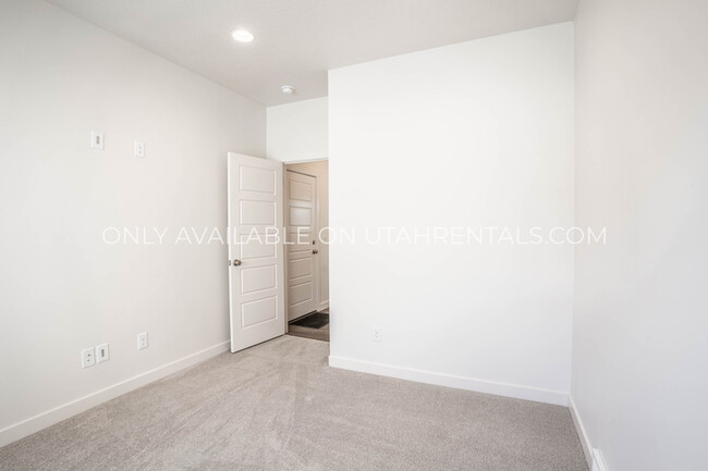 Building Photo - 6459 W Arranmore Dr