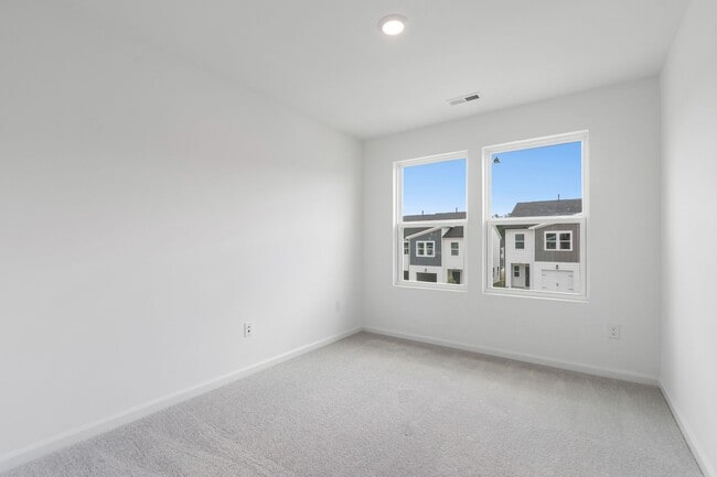 Building Photo - Modern 3-Bedroom Townhome Near Downtown Du...
