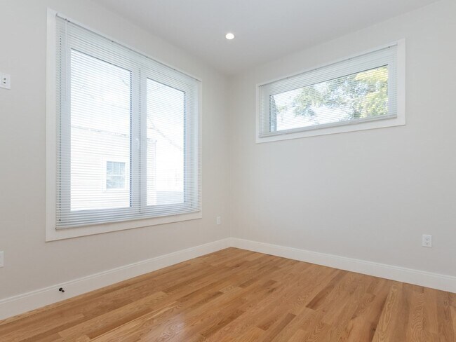 Building Photo - 9 Tovar St