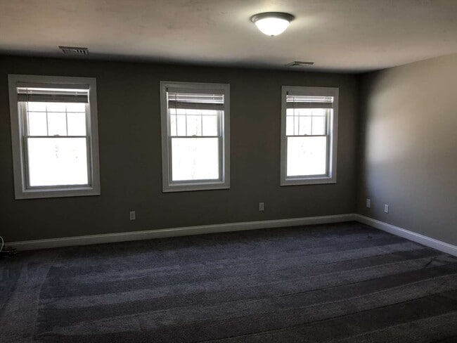 Building Photo - 22 Valley Forge Cir