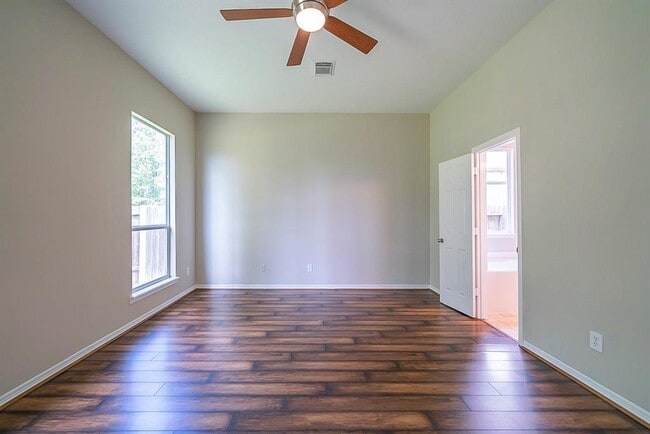 Building Photo - 1023 Casting Springs Way
