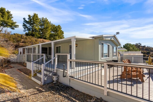 Building Photo - 55+ Senior Community~ 2 bed/2 bath with Am...