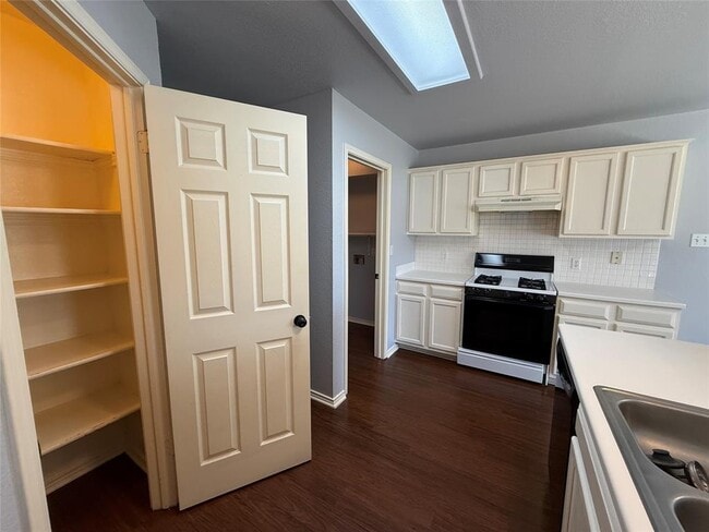 Building Photo - 14704 Noya Dr