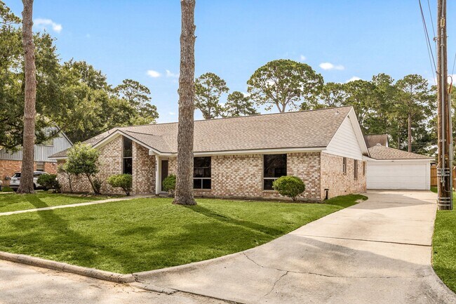 Building Photo - 5923 Pebble Springs Dr