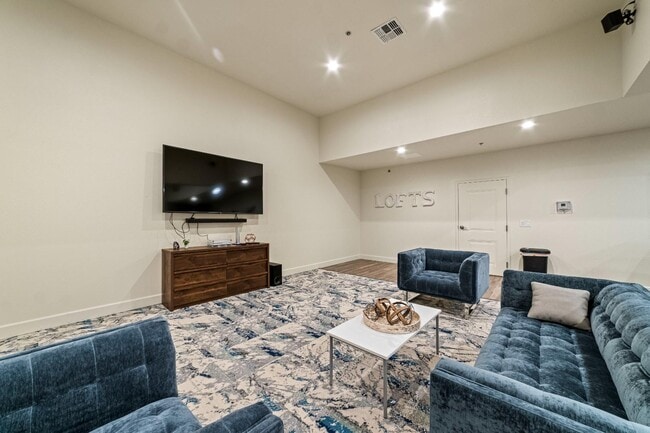 Building Photo - 8050 Baymeadows Cir W