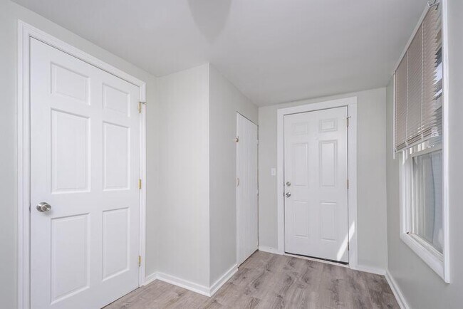 Building Photo - 338 Saratoga St