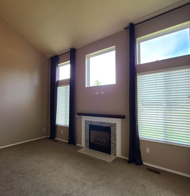 Building Photo - Beautiful home in Briargate Fairfax - D20 - ready to move in NOW!