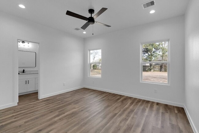 Building Photo - 106 Runnels St