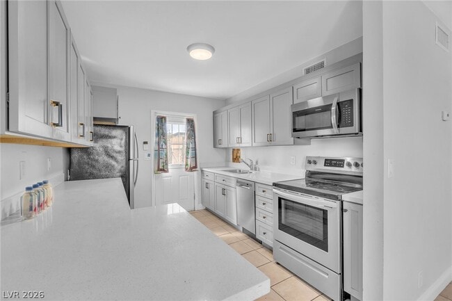 Building Photo - 235 Zinc St