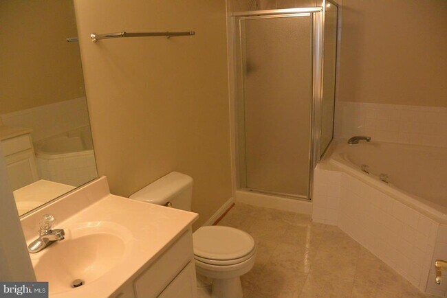 Building Photo - 5302 Chieftain Cir