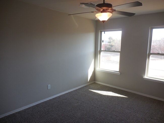 Building Photo - 118 NE 23rd St