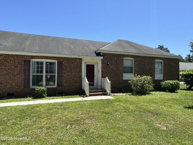 Primary Photo - 101 Stewart Ct