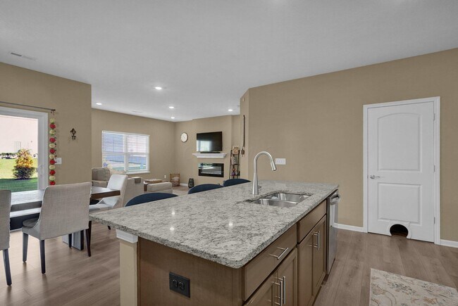 Building Photo - 272 Mannaseh Dr W