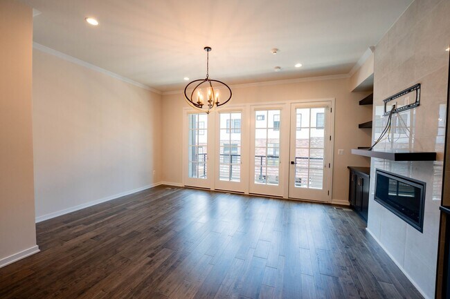Building Photo - Luxury Reston Rental