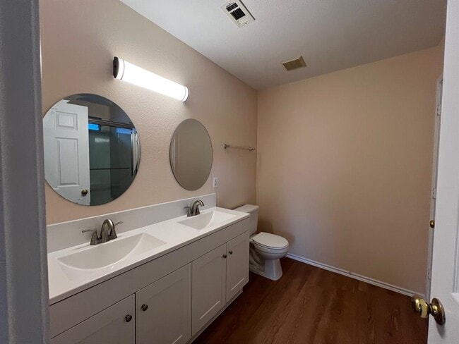 Building Photo - 120 Salado Dr