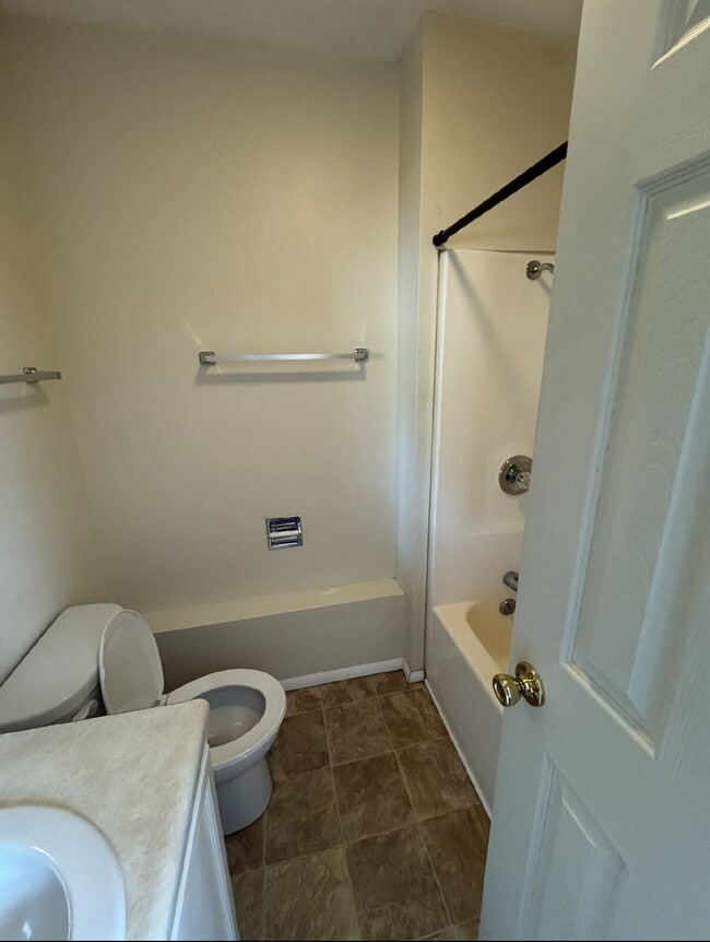 Building Photo - Welcome to your new home near the heart of...