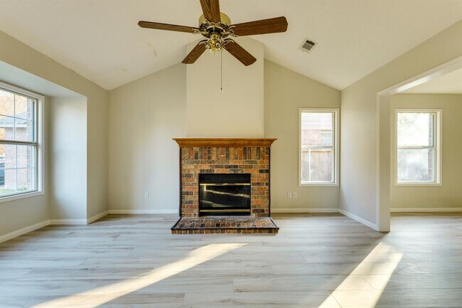 Building Photo - 2304 Willow Way