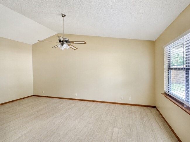 Building Photo - 603 Plantation Village Dr