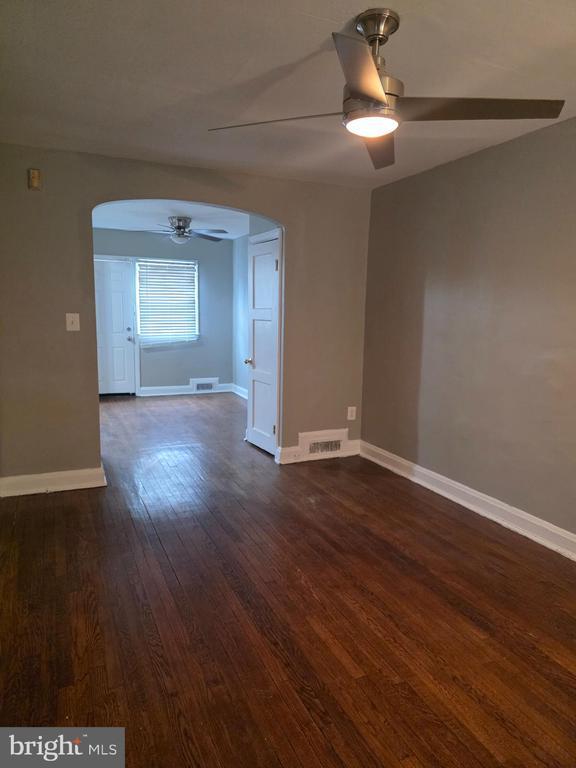 Building Photo - 814 E Cold Spring Ln