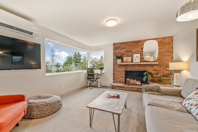 Primary Photo - Fully Furnished, 2 Bedroom Rental - Great ...