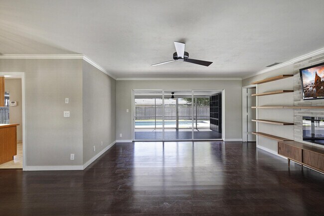 Building Photo - 800 SW 12th Ave