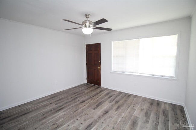 Building Photo - 404 Ladybird Ln