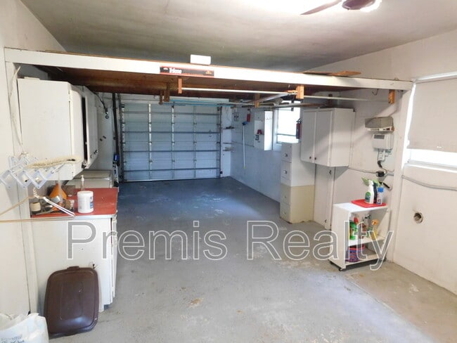Building Photo - 3563 Floral Dr SE