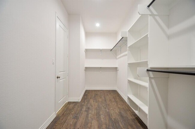 Building Photo - 6514 Fraser Pt Ct