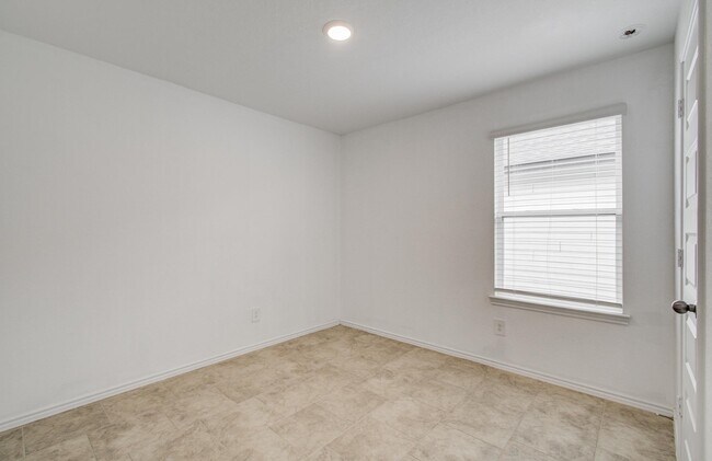 Building Photo - 1206 Cattle Chute Ct