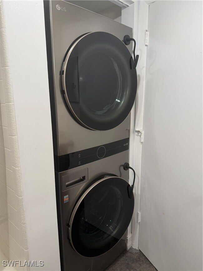 Building Photo - 5535 Rattlesnake Hammock Rd