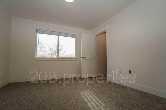 Building Photo - 4633 N Iota Ln