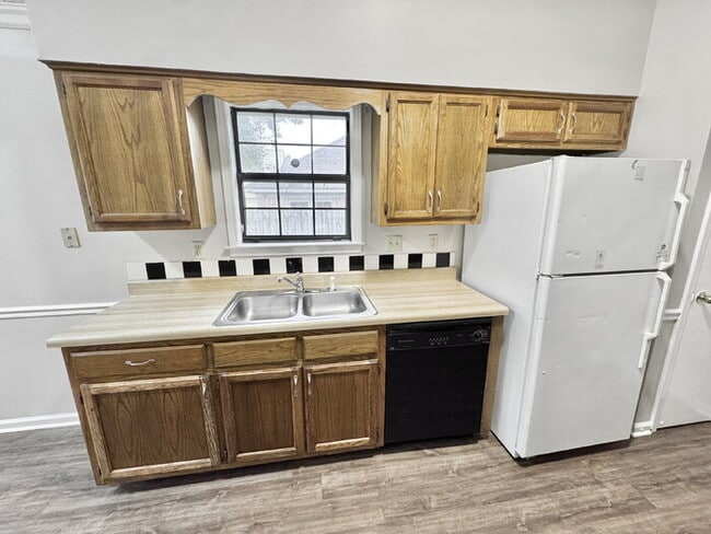 Building Photo - 7359 Peppermill Ln