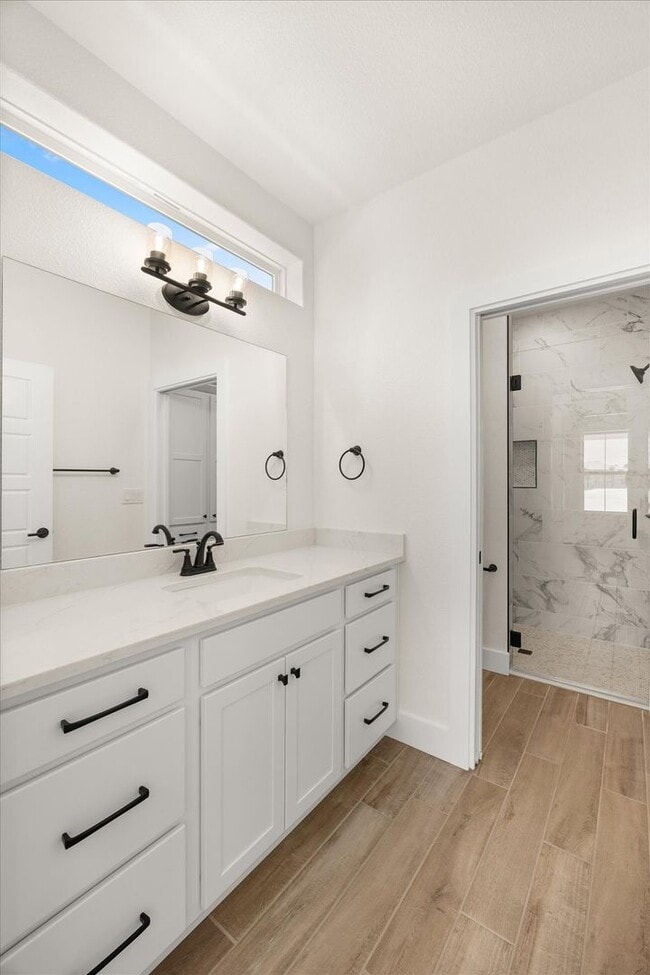 Building Photo - Bright, Spacious, & Beautifully Designed 1 bed 1.5 bath