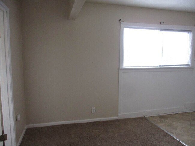 Building Photo - 1 Bedroom Unit Available Downtown Tacoma