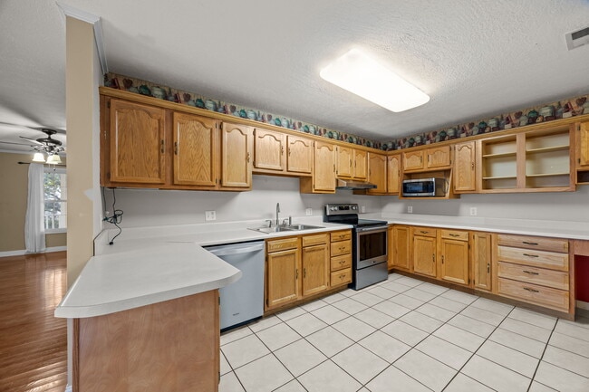 Building Photo - 73 Waters Rd