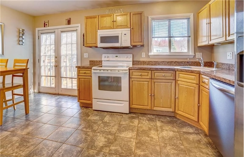 Building Photo - 99 Putney Dr