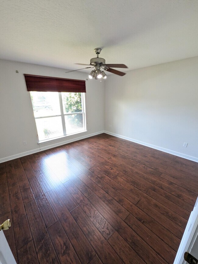 Building Photo - 462 Sandmore Shores Dr
