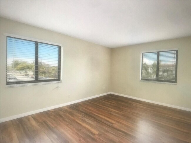 Building Photo - 3710 N Pine Island Rd